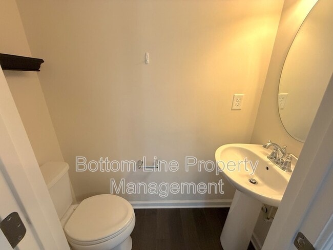 Building Photo - 4020 Zilker Park Dr