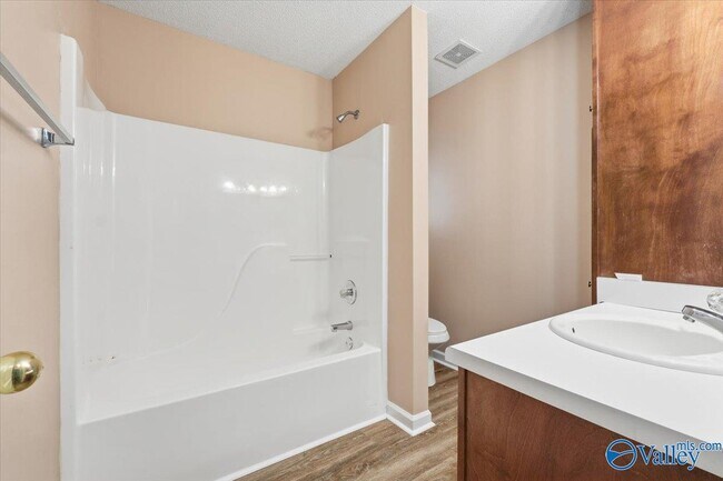 Building Photo - 105 Ashlawn Ct