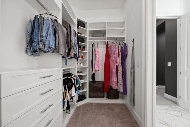 Building Photo - 4727 Estates Cir