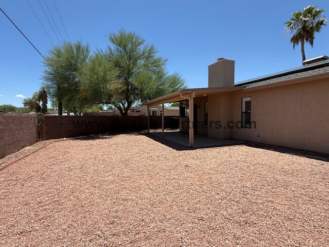 Building Photo - Three bedroom home with spacious great room