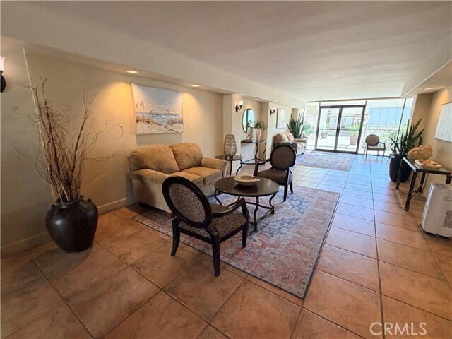 Building Photo - 405 Avenida Granada
