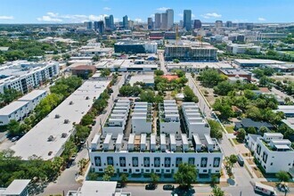 Building Photo - 401 N Oregon Ave