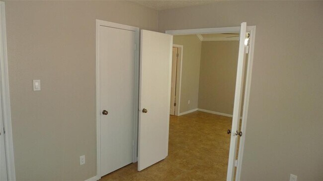 Building Photo - 7772 Park Falls Dr
