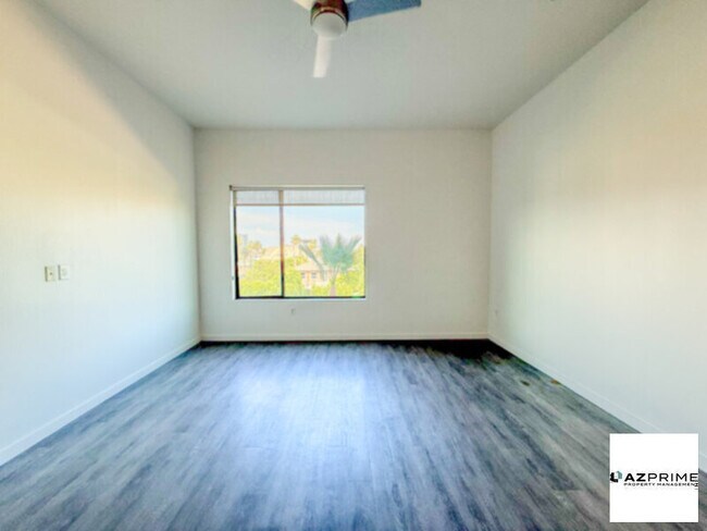 Building Photo - Stylish 1/1 Downtown Phoenix Condo!