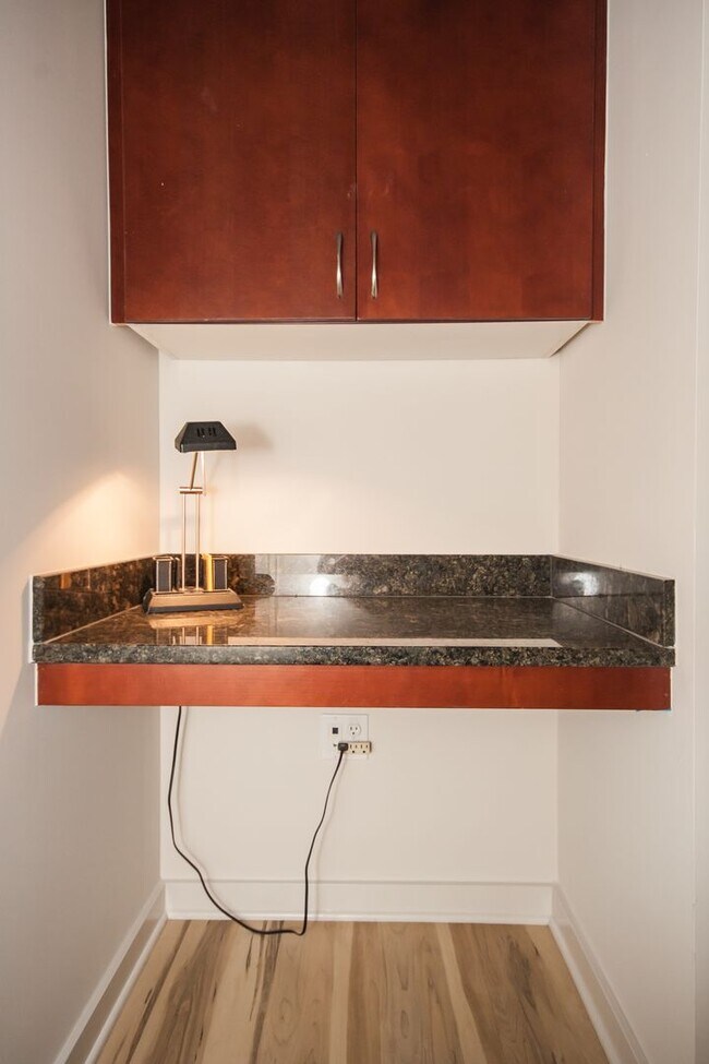 Building Photo - For Rent: Stunning 17th Floor Views of Downtown in the heart of SoBro.