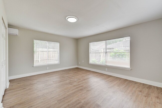 Building Photo - 16506 Quiet Quail Dr