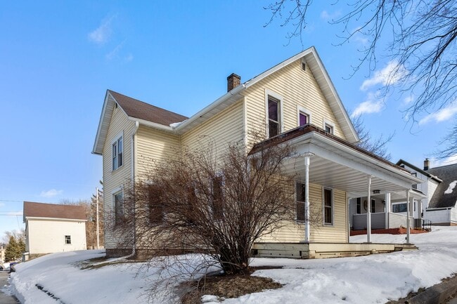 Building Photo - 120 W 5th St