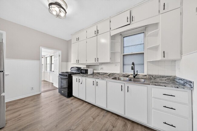 Building Photo - SECTION 8 WELCOME – 3BR Home with Covered Front Porch | $1,700