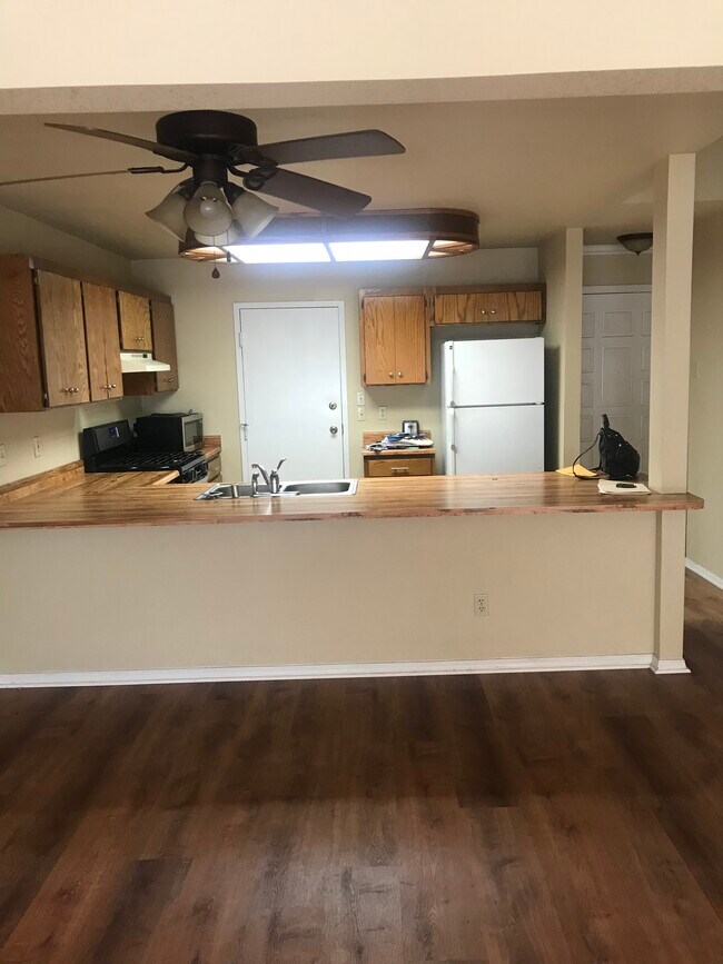 Building Photo - 1281 Burton Ct