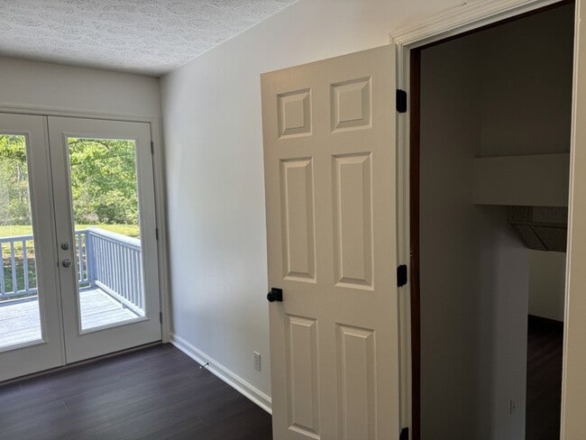 Building Photo - 10125 N Twin Springs Rd