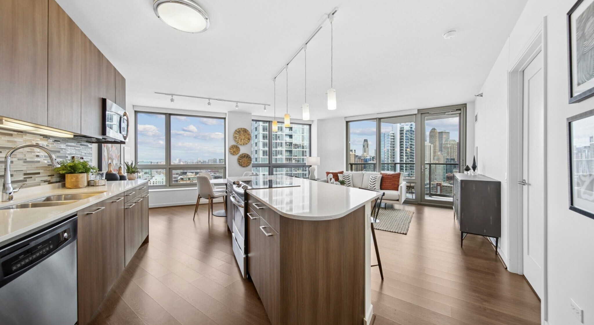 Building Photo - 354 W Hubbard St