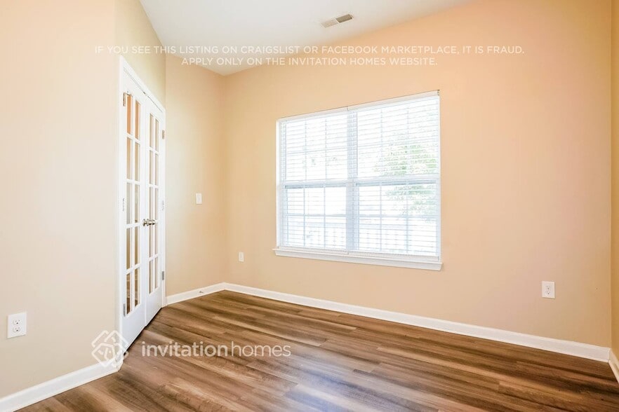 Building Photo - 6105 Watsonia Dr