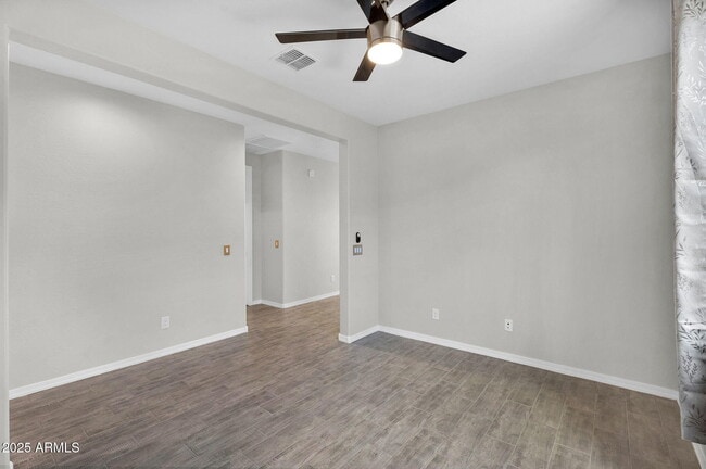 Building Photo - 18570 W Honeysuckle Dr
