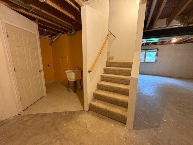 Building Photo - 565 Ironwood Way