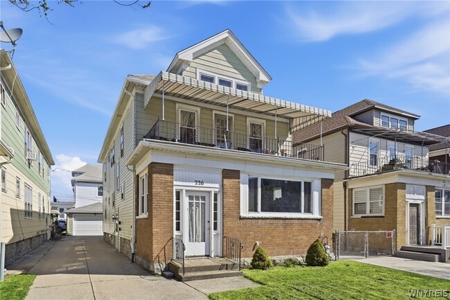 Building Photo - 226 Tacoma Ave