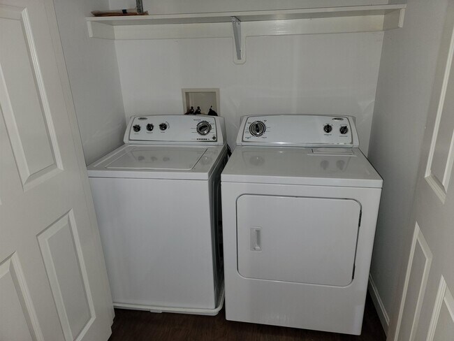 Building Photo - 345 Lake St