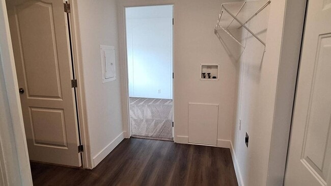 Building Photo - 1190 S Mojave Rd