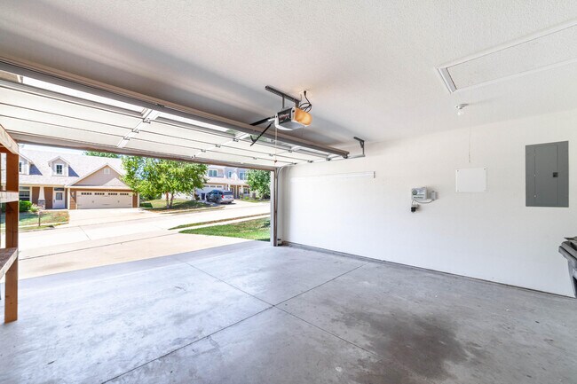 Building Photo - 7416 Rosedown Dr