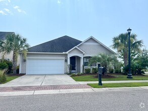 Building Photo - MARKET COMMON - 3 BEDROOM, 2.5 BATH HOME A...