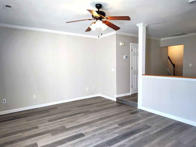 Building Photo - Cozy, 2 story, 2 bedroom, 2.5 bath Townhome Located in the Melrose Community!
