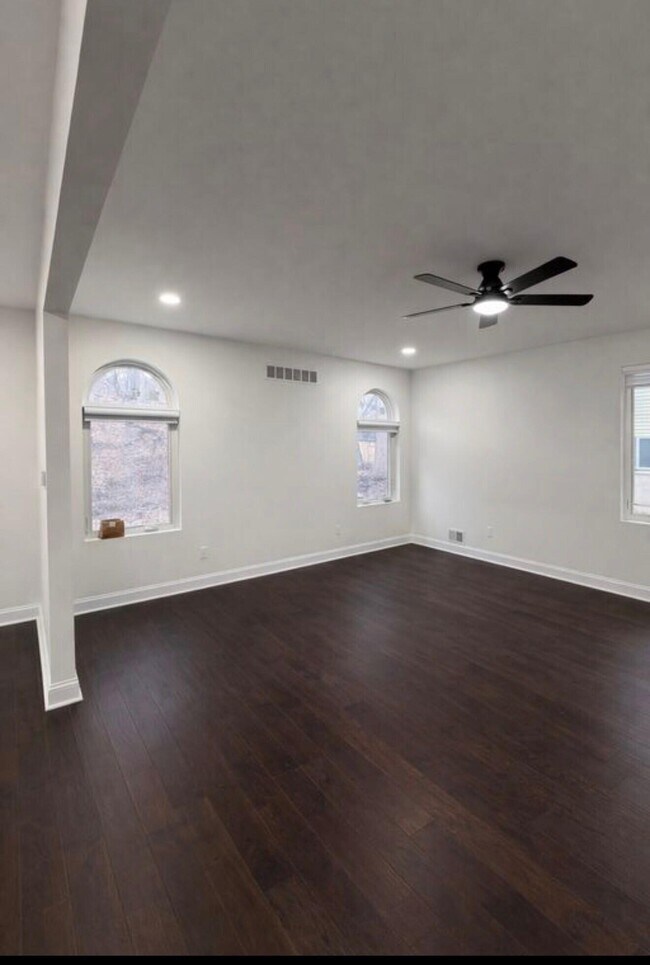 Building Photo - 2417 Harding Ave