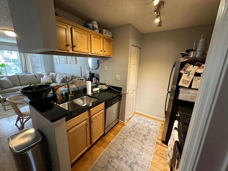 Building Photo - 525 Olmsted Park Pl