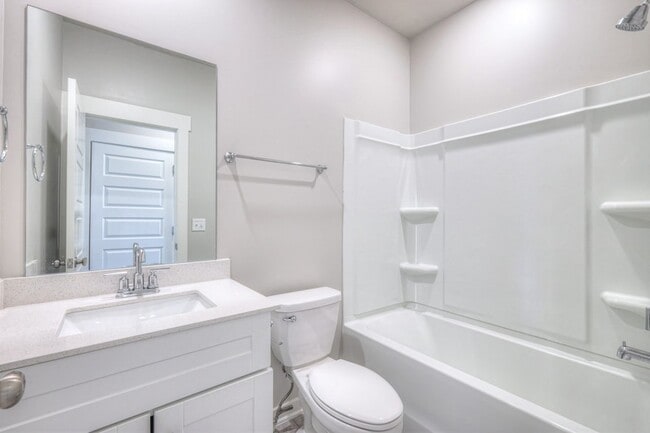 Building Photo - 531 Swanholme Dr