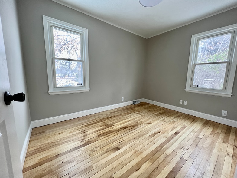 Building Photo - 3016 Kentucky Ave S