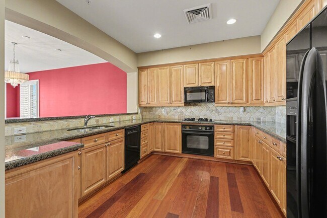 Building Photo - Location and Luxury! 2 Bedroom 2 Bathroom in Cherry Creek!