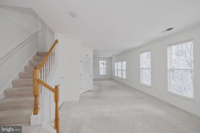 Building Photo - 5108 English Terrace