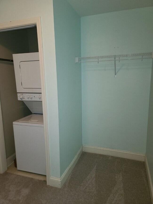Building Photo - Gorgeous 1 bedroom, 1 bathroom condo in Mo...