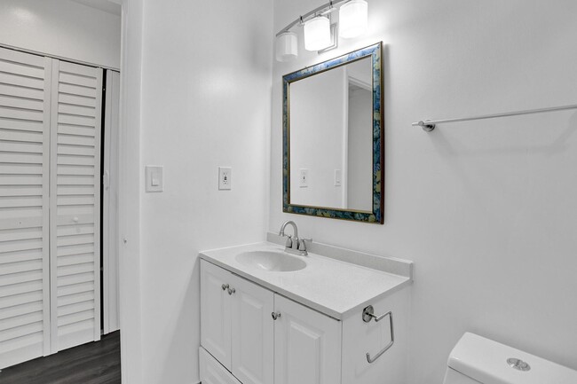 Building Photo - Fully renovated and updated Townhome in th...