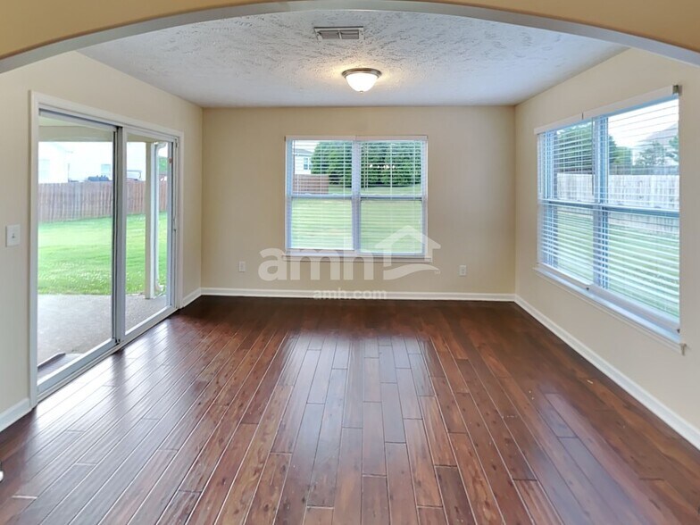 Building Photo - 1007 Middleton Ln