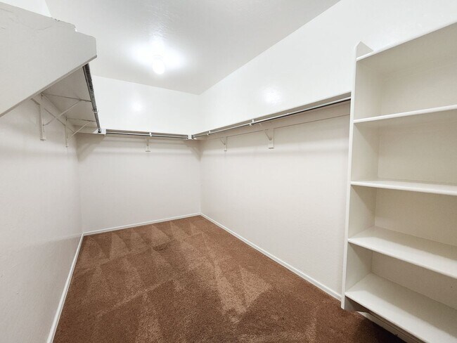 Building Photo - Marshall Ranch 5 bedroom!!  Available Now.