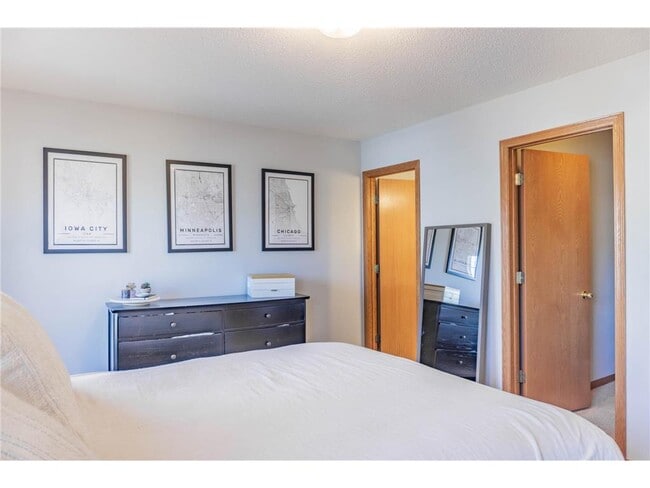 Building Photo - 916 Parkside Blvd