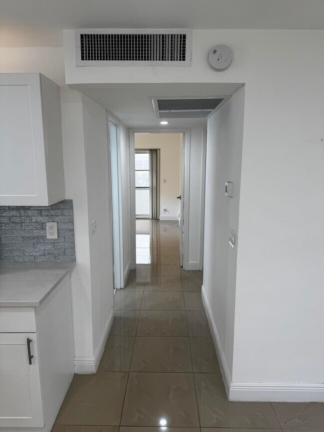 Building Photo - 153 Monaco Way