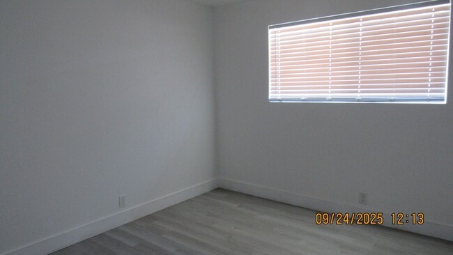 Building Photo - 3 bedroom 2 bathroom with Solar!!!!