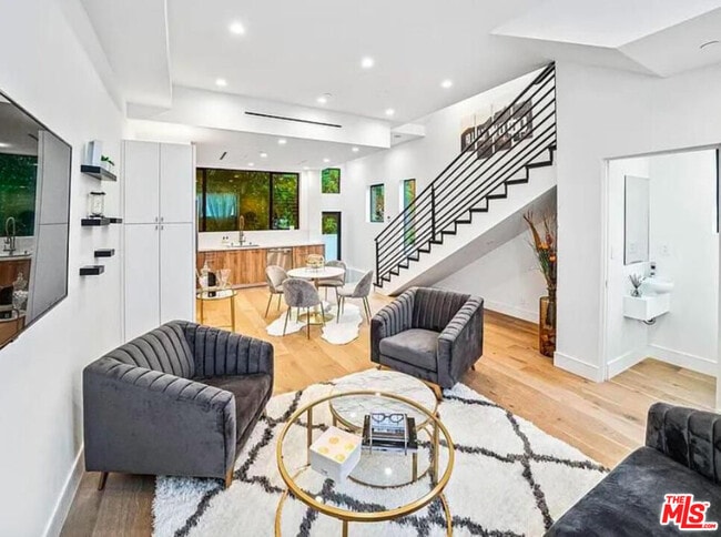 Primary Photo - 1445 N Martel Ave