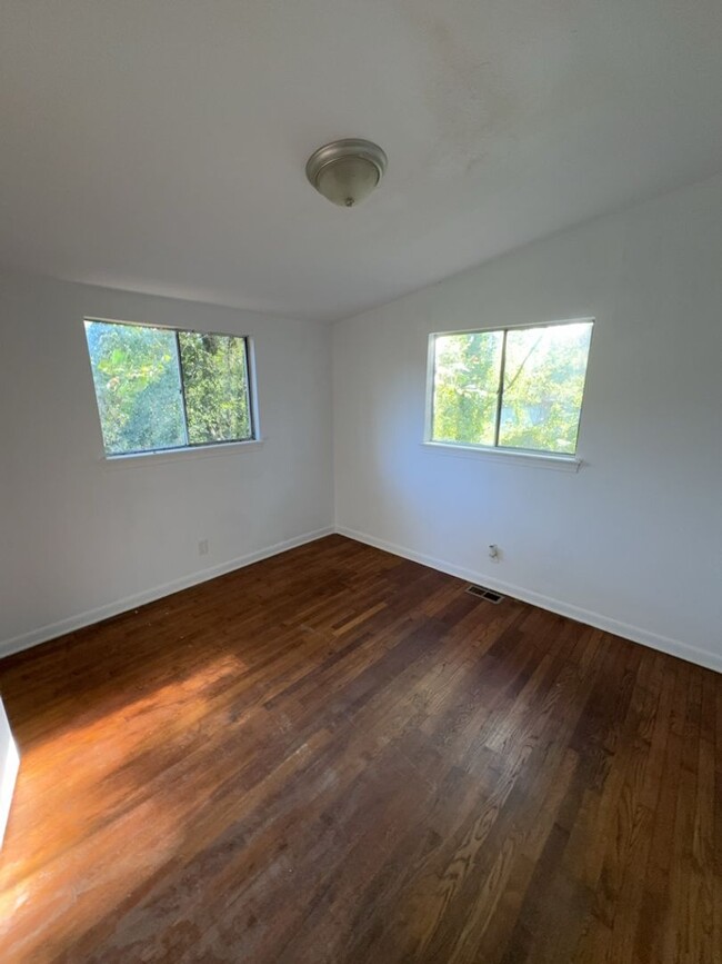 Building Photo - Pet Friendly! 3 bedroom in East Chattanoog...
