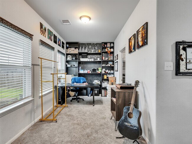 Building Photo - 8719 Willet St
