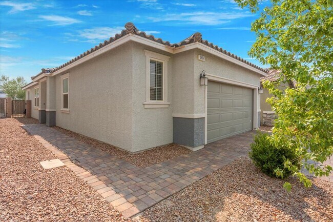 Building Photo - Beautiful Single-Story Home next to Summer...