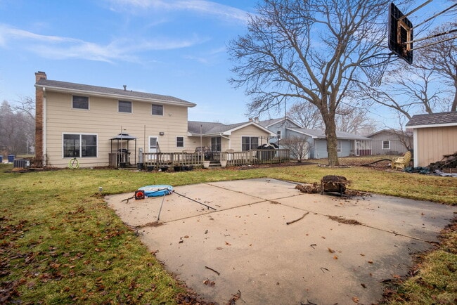 Building Photo - 235 Ridge Dr