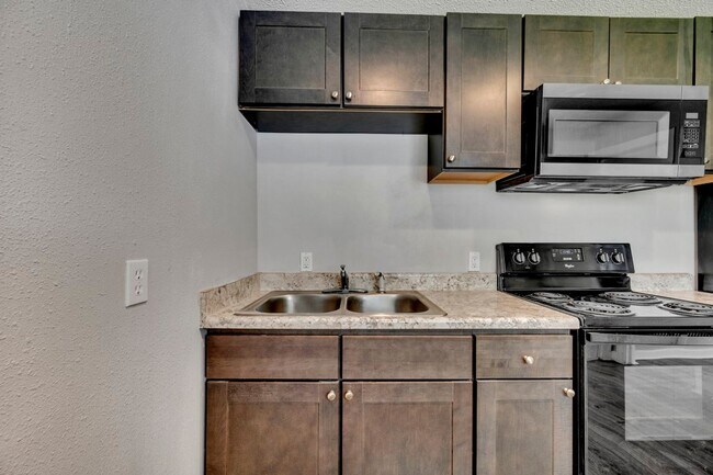 Building Photo - Adorable 1 bed 1 bath - Central air/heat, updated