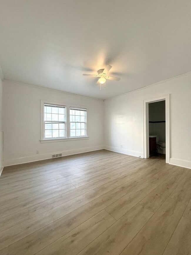 Building Photo - Charming Three Bedroom! Available Now!