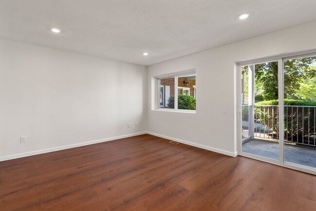Building Photo - 47 Bayberry Dr