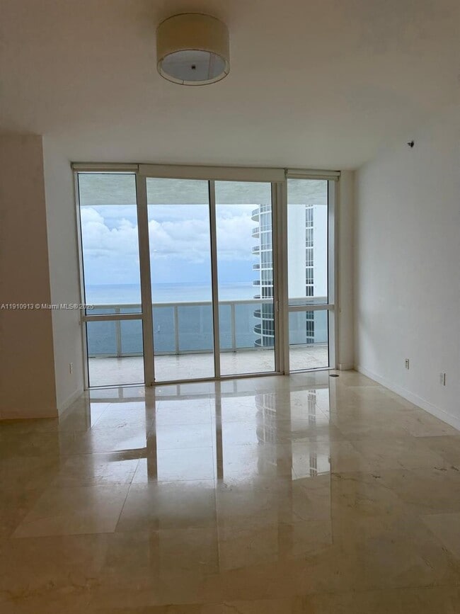Building Photo - 16001 Collins Ave