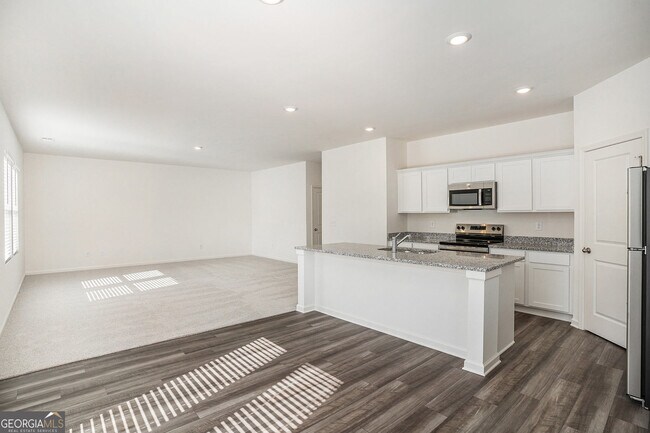 Building Photo - 7650 Saffron Ave