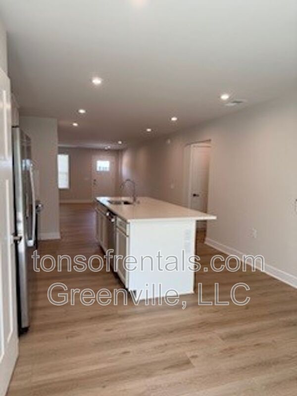 Building Photo - 4527 Duparc Way