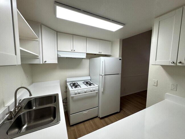 Building Photo - West Ventura Apartment