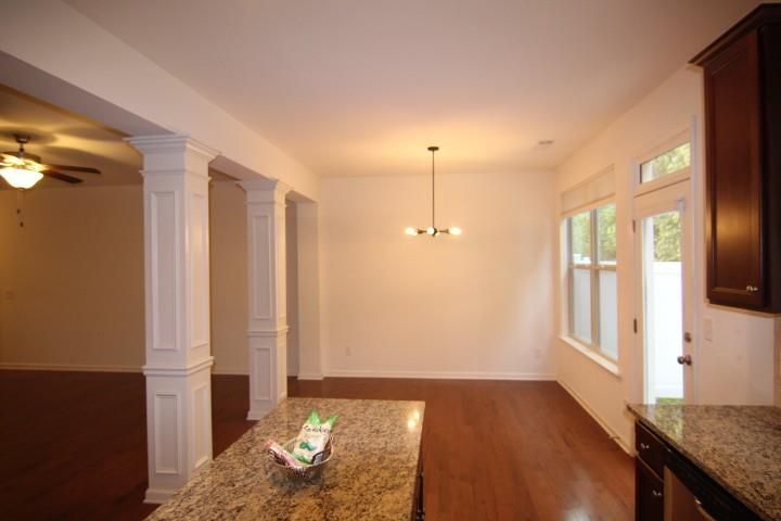 Building Photo - 5850 Vinyard Ln